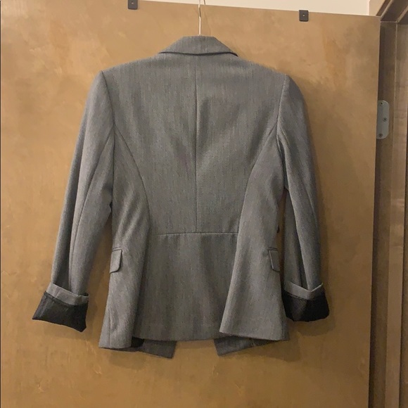 Gray blazer with black details - Picture 4 of 4